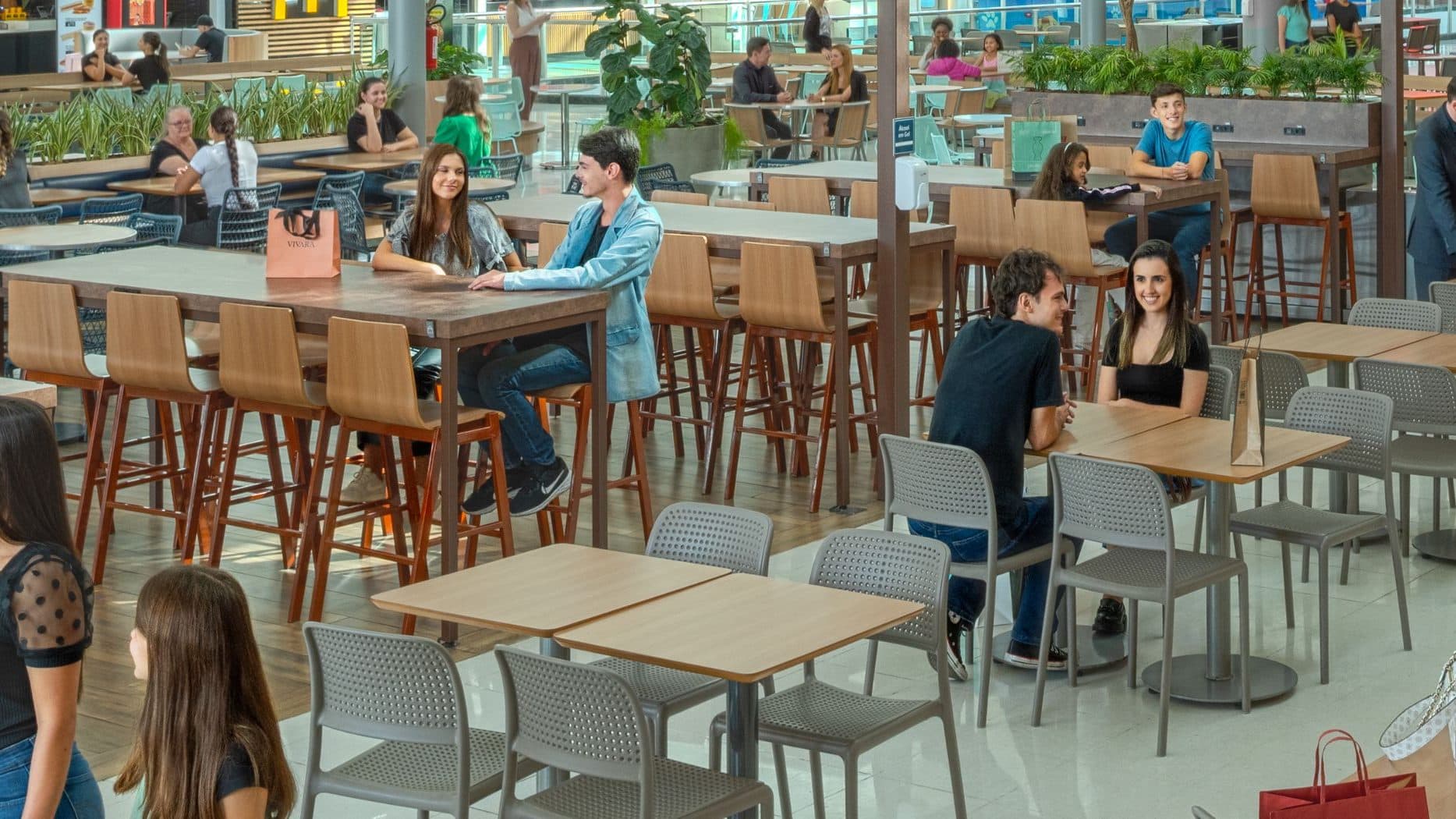 Ambiente de gastronomia do Shopping São José